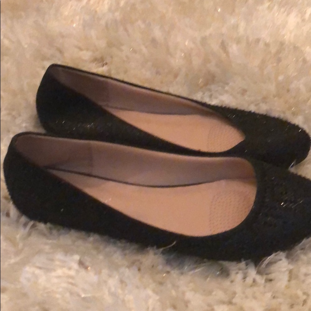 Flat dressy shoes